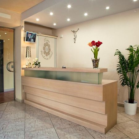 Motta Residence Hotel Motta SantʼAnastasia エクステリア 写真