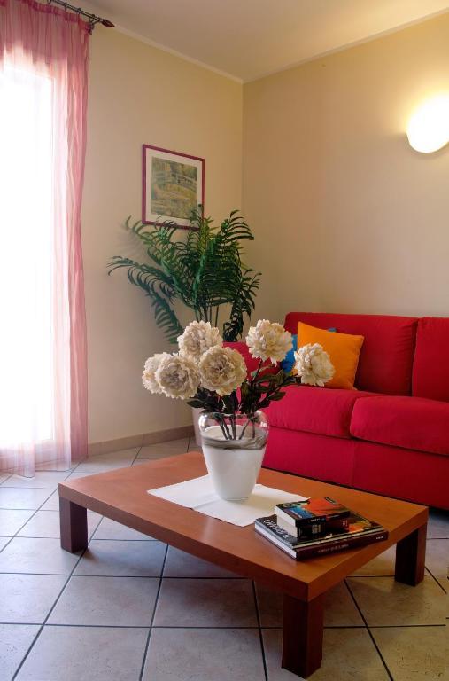 Motta Residence Hotel Motta SantʼAnastasia 部屋 写真