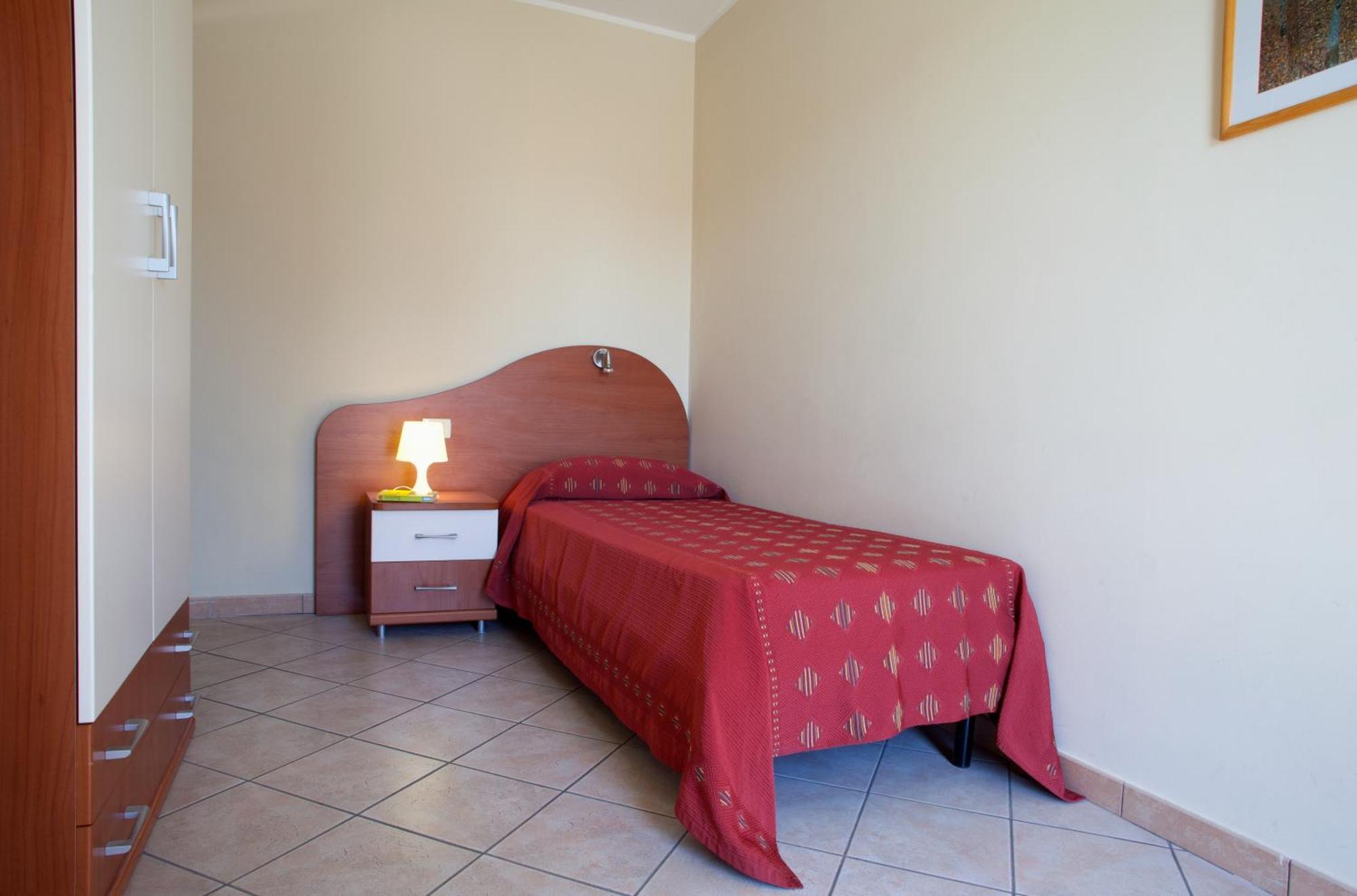 Motta Residence Hotel Motta SantʼAnastasia エクステリア 写真