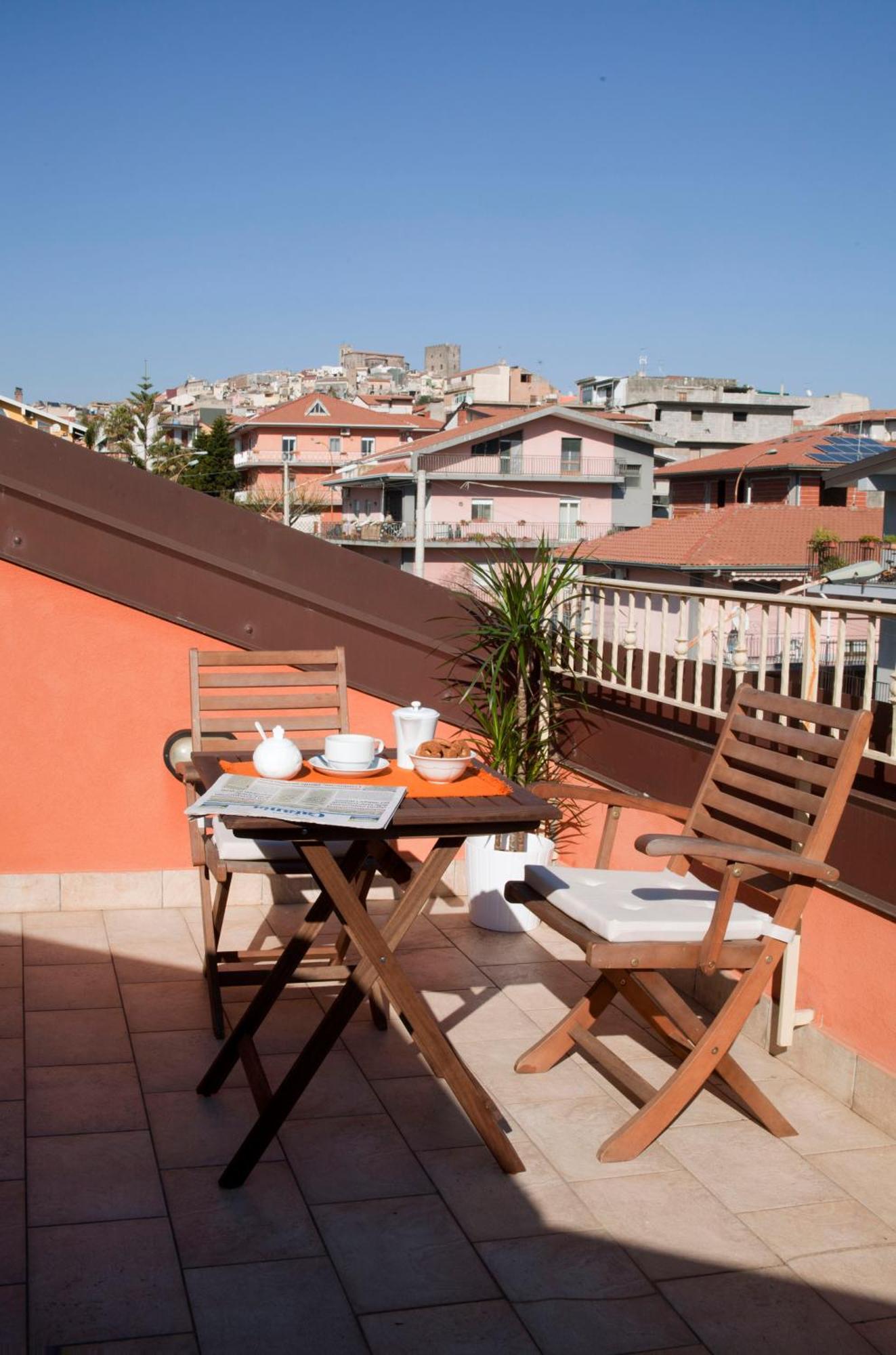 Motta Residence Hotel Motta SantʼAnastasia エクステリア 写真
