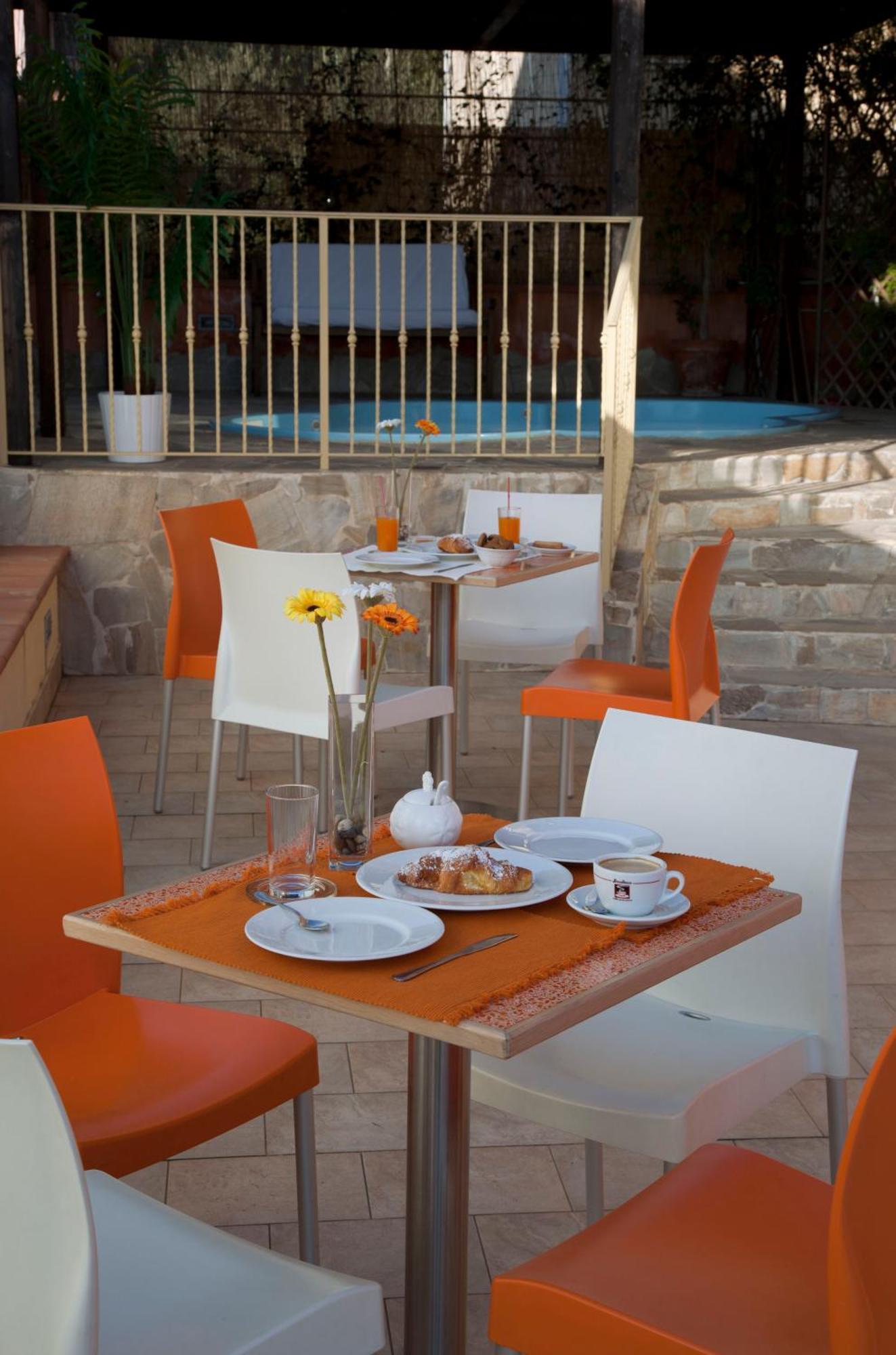 Motta Residence Hotel Motta SantʼAnastasia エクステリア 写真
