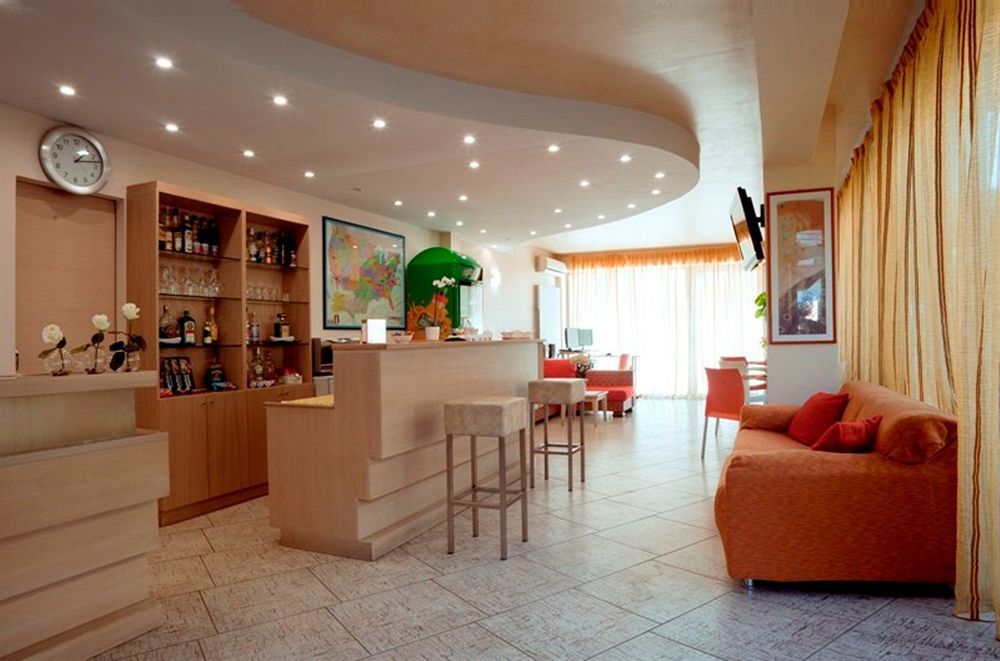 Motta Residence Hotel Motta SantʼAnastasia エクステリア 写真