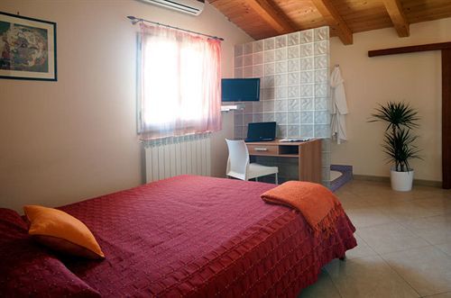 Motta Residence Hotel Motta SantʼAnastasia エクステリア 写真