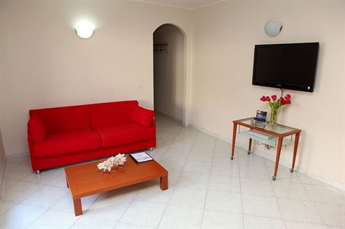 Motta Residence Hotel Motta SantʼAnastasia エクステリア 写真