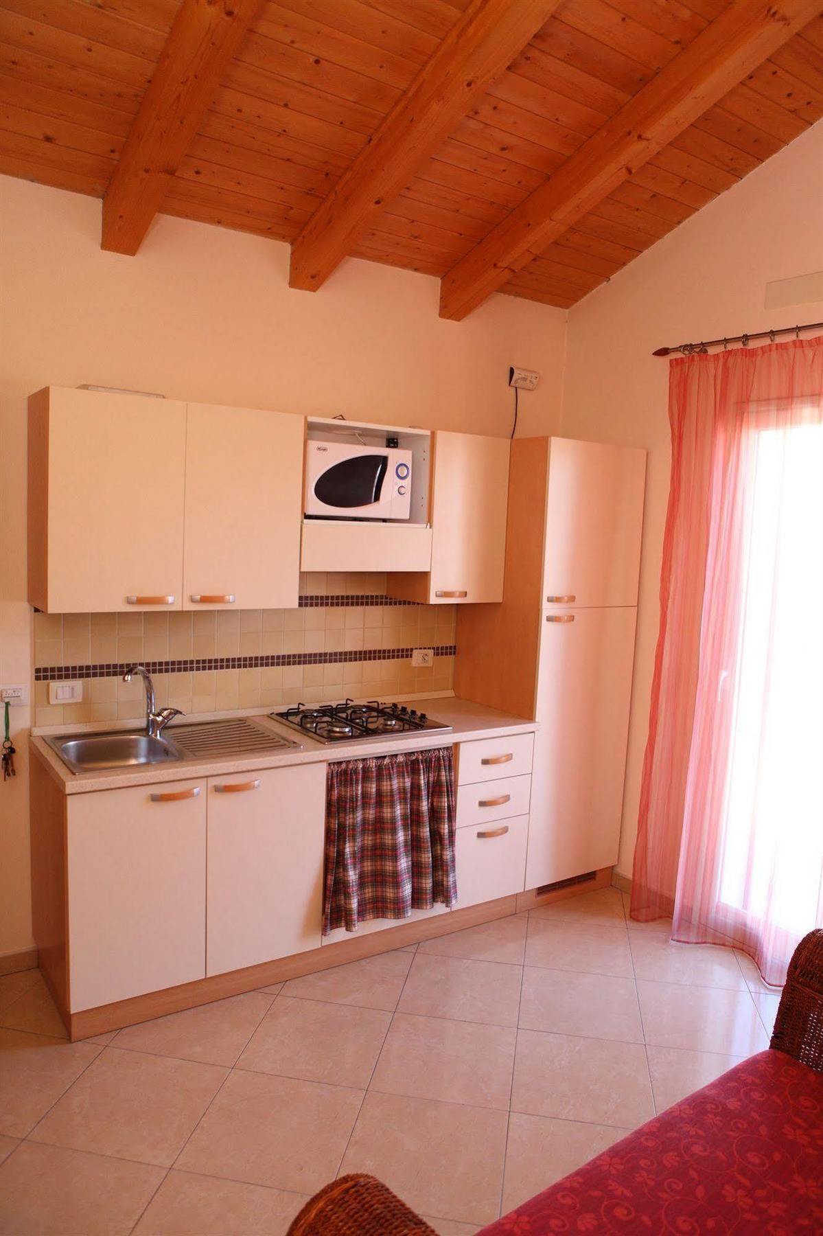 Motta Residence Hotel Motta SantʼAnastasia エクステリア 写真